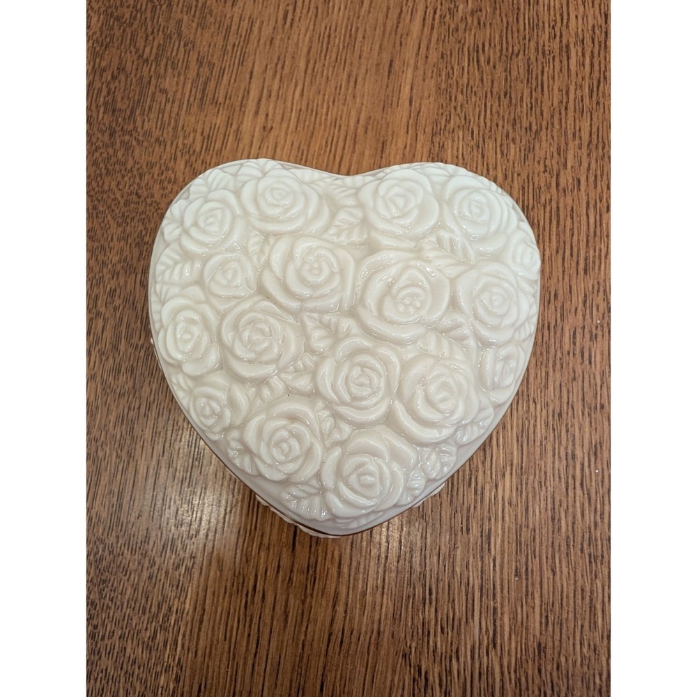 Lennox Heart Trinket Box Gold Trim Mother/Daughter/Bride/Shower - Picture 2 of 8